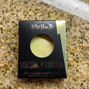 Kay Von D Metal Crush Gravitron Highlighter new- swatched w/disposable brush